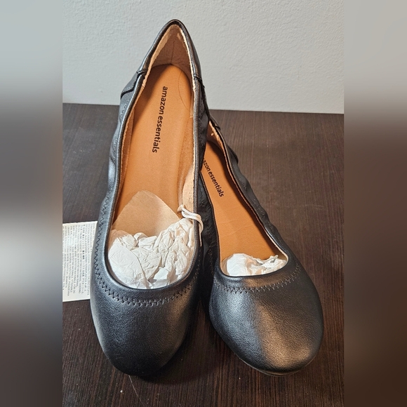 Amazon Essentials black leather Belice Ballet slip on flats - Picture 2 of 9